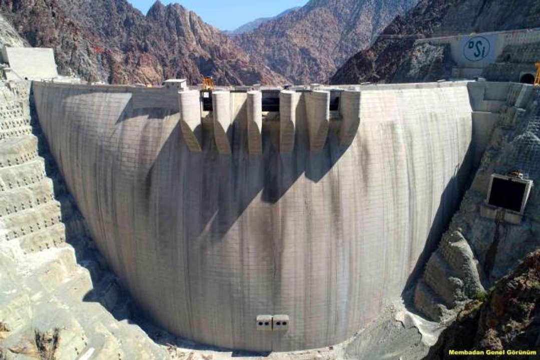 Artvin haberi... Yusufeli Barajı su tutmak için ilçe merkezinin taşınma işlemini bekliyor