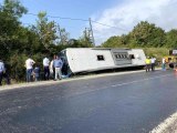 Son dakika haber... Yolcu otobüsü devrildi: 4 yaralı