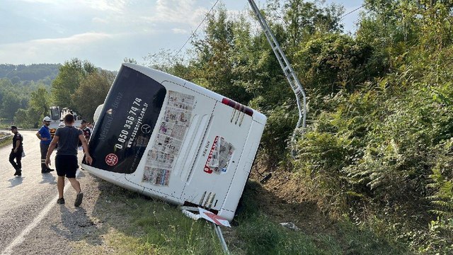 Yolcu otobüsü devrildi: 4 yaralı