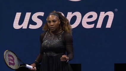 Euphorique, Tiger Woods envoie un poing rageur vers le ciel pour Serena