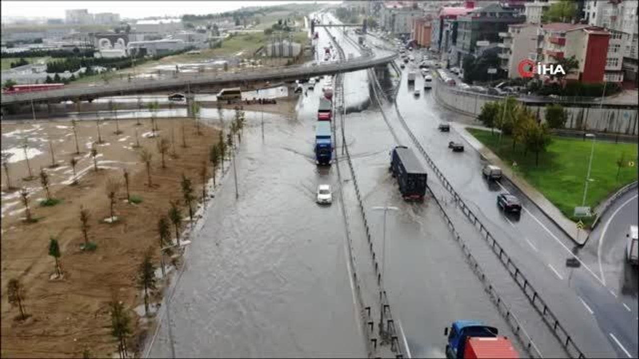 Ardahan 3. sayfa haberi | Beylikdüzü'nde yollar göle döndü, trafik durma noktasına geldi