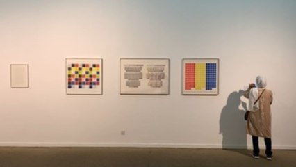 Tesoros minimalistas escondidos durante décadas causan sensación en Teherán