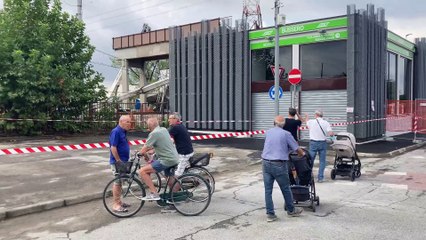 Gru crolla sui binari della metropolitana, circolazione sospesa tra Cernusco e Gessate