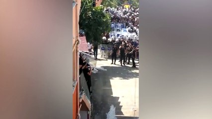 Polis Tokatköy’de mahalleliye birer gazı ve plastik mermiyle müdahale etti