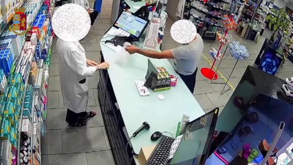 下载视频: Mlano, arrestato rapinatore seriale di farmacie e banche