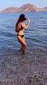 Serenay Sarıkaya cesur bikinisi ile sahilde şov yaptı
