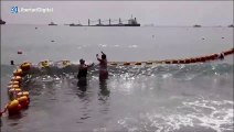 Comienzan los trabajos de extracción del vertido del buque varado en Gibraltar
