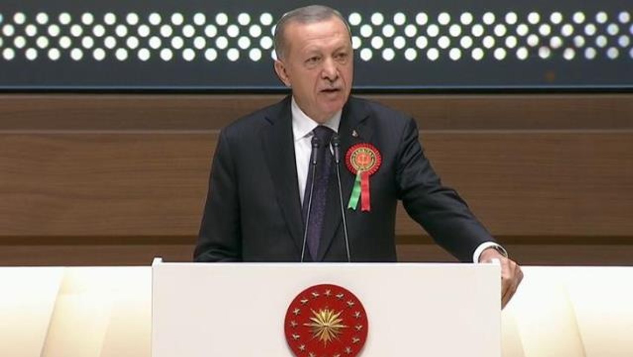 Son Dakika! Cumhurbaşkanı Erdoğan, Adli Yıl Açılış Töreni'nde konuşuyor: Avukatlık kanununu barolarımızla birlikte çalışarak yenilemek istiyoruz