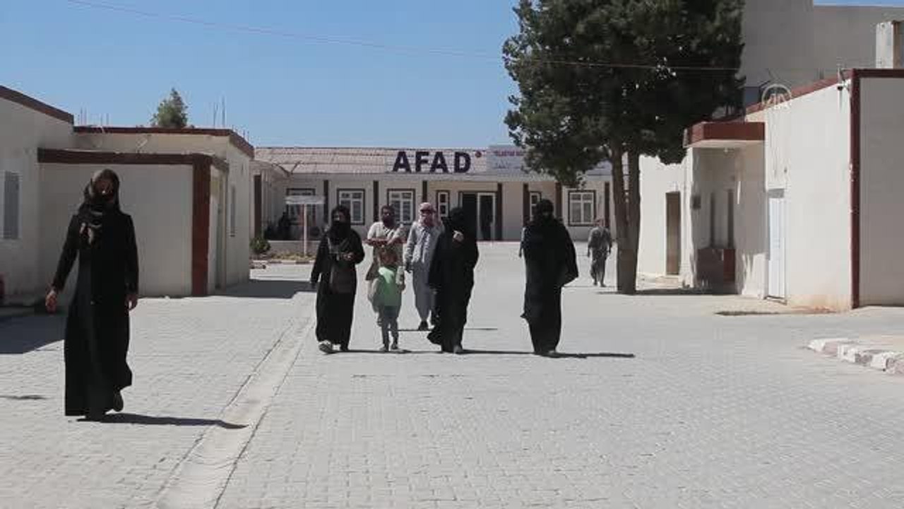 TEL ABYAD - Türk hekimler, Suriye'nin Tel Abyad ilçesinde 50 hastaya katarakt ameliyatı yaptı