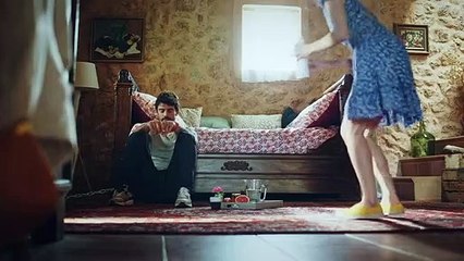 Plus Belle la Vie - Romain tente un coup de poker pour s'en sortir
