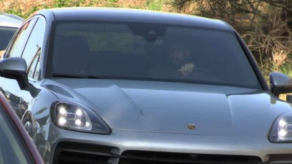 Piqué lleva a sus hijos al cole en su primer día