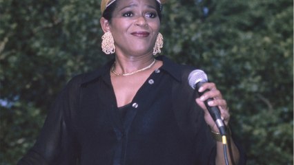 VOICI - Quand on regarde, on peut s'énerver" : Jocelyne Béroard regrette l'époque où le chanteur Carlos se déguisait "en grosse doudou" (1)