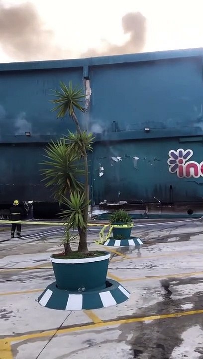 Le centre commercial Uruguay s'effondre après un incendie - Buzz Buddy