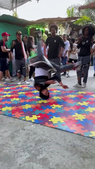 Head Spin vs Head Smack - Buzz Buddy