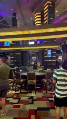 Les panneaux de plafond qui fuient s'effondrent au Planet Hollywood Casino - Buzz Buddy
