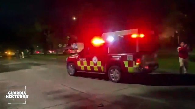 Un Tsuru modificado, chocó contra dos automóviles y termino volcado en Lázaro Cárdenas