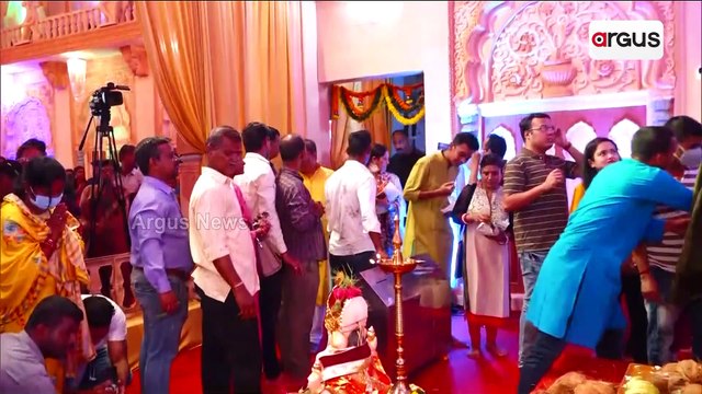 Sanya Malhotra Offered Her Prayers To Lord Ganesha At Andhericha Raja