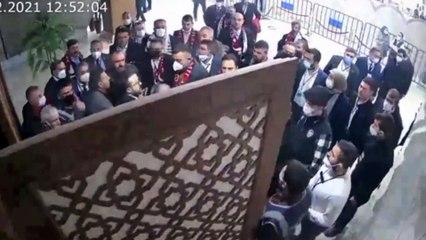 AKP'li Başkan, Erdoğan'ın katılacağı etkinlikte polise saldırdı