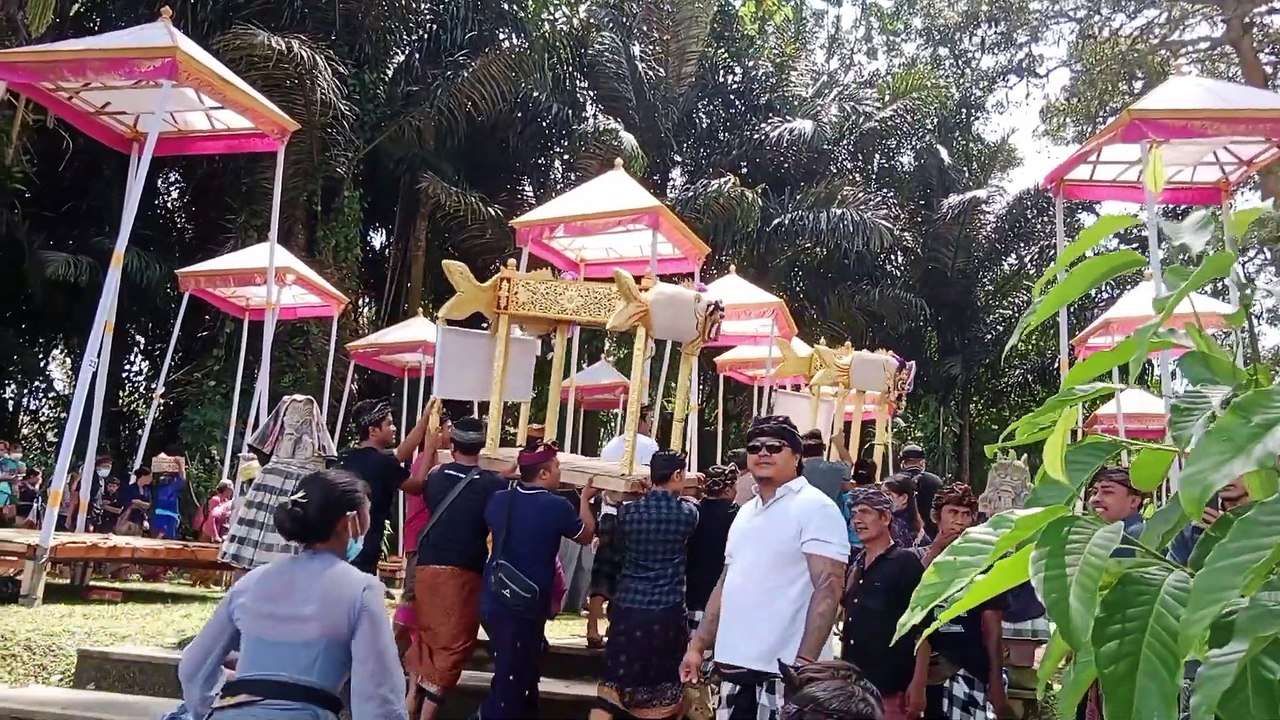 Mebalih_ngaben_di_keliki_kangin_Tegallalang_Gianyar_Bali