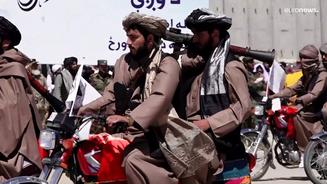 Afganistán | Los talibanes 'desafian' a EEUU desfilando en su antigua base de Bagram