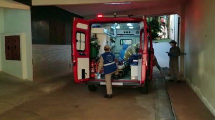Homem é socorrido em estado grave após sofrer queda de telhado em São Salvador