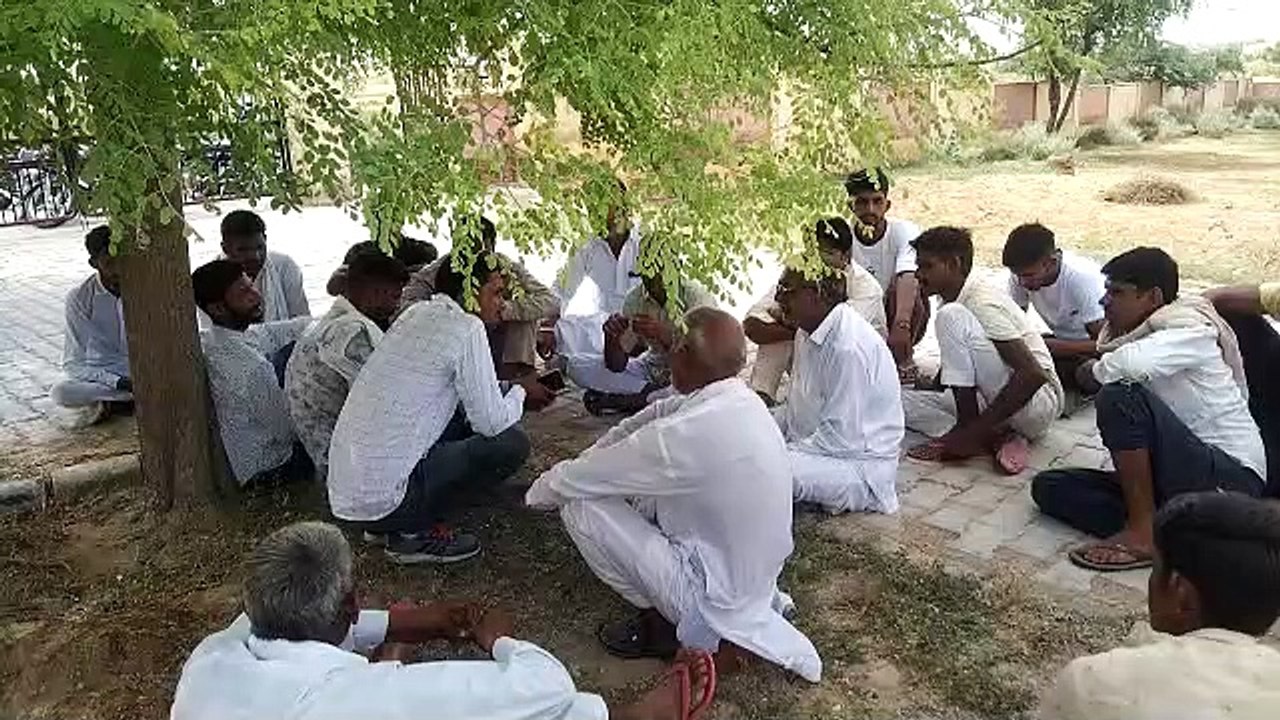 ग्रामीणों ने लगाया जीएसएस पर धरना