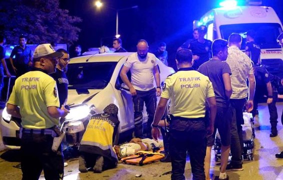Son dakika 3. sayfa: Ehliyetsiz sürücü 'uygulamadan kaçarken ters yöne girip kaza yaptı: 2 yaralı