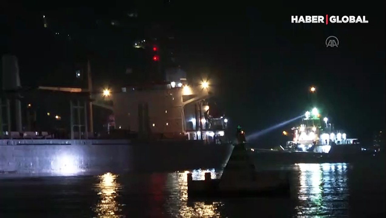 İstanbul Boğazı'nda karaya oturan gemi böyle kurtarıldı