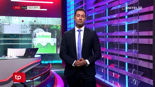 Una torta, la curiosa decoración por el aniversario de Santa Cruz en la plaza 24 de Septiembre