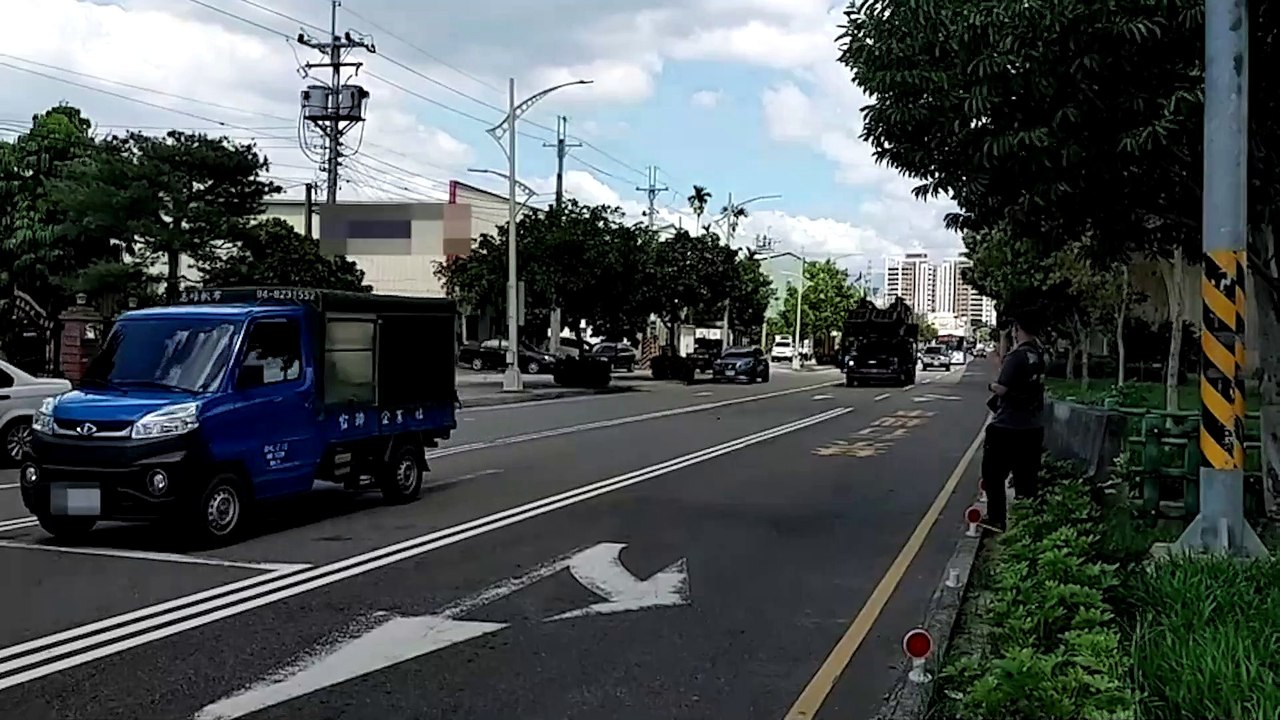 直擊》維安特勤重裝甲攻堅詐騙機房  8嫌嚇傻裸身趴地就擒