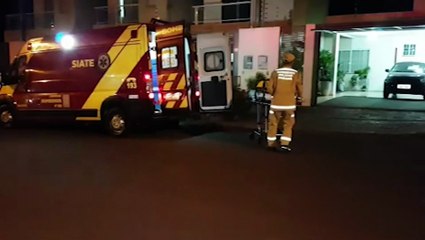 Idoso fratura punho ao cair de escada