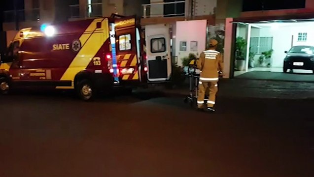 Idoso fratura punho ao cair de escada