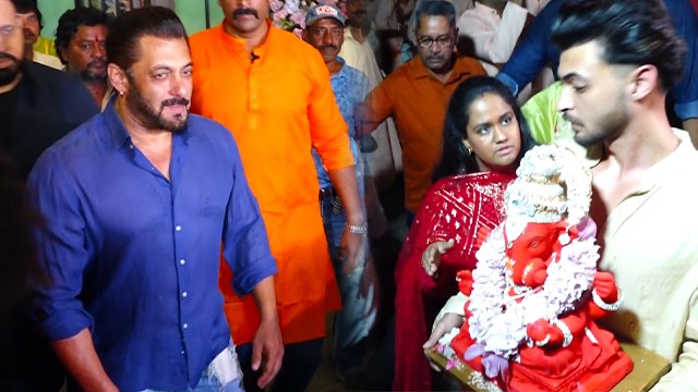Salman Khan Sister Arpita Khan Ganesh Visarjan करते Full Video Viral | Boldsky *Entertainment