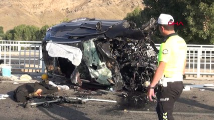 Otomobil, köprü bariyerine çarptı: 3 ölü, 1 yaralı