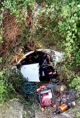 Otomobil, ağaca çarptı; aynı aileden 1 ölü, 5 yaralı