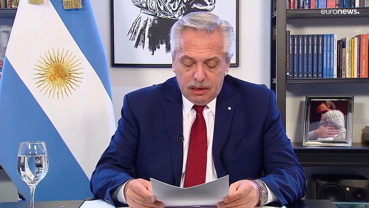 Viva per miracolo, la vicepresidente argentina vittima di un attentato