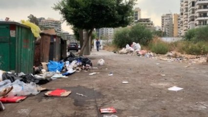 Hurgar en la basura, un recurso infantil para ganarse la vida en el Líbano