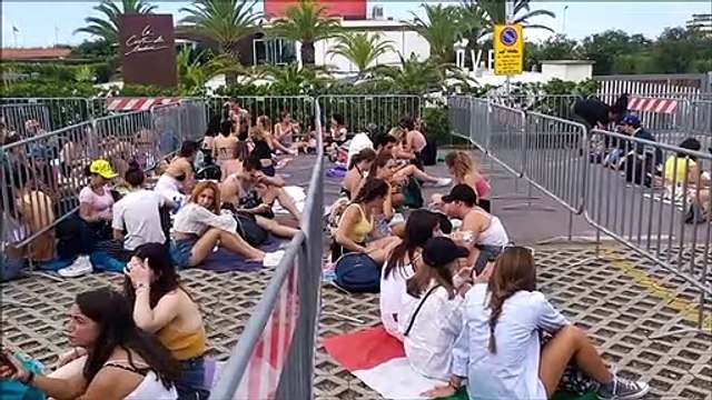 Jova Beach Party Viareggio: l'attesa fin dal mattino per la prima giornata. Tutti in coda