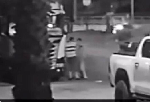 Yer: Türkiye! İntihar etmek isteyen şahsı önce kurtardı sonra tekme tokat dövdü