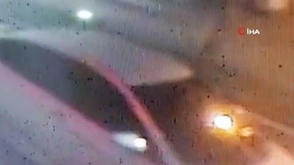 Camı açık otomobilden hırsızlık yapmak isterken yanlışlıkla bastığı korna ele verdi