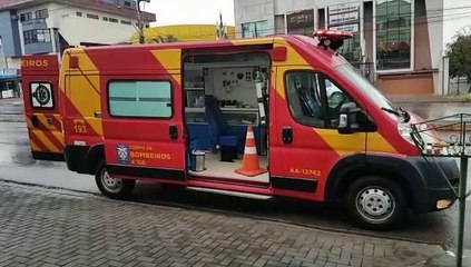 Mulher cai de escada e sofre contusões na Avenida Assunção