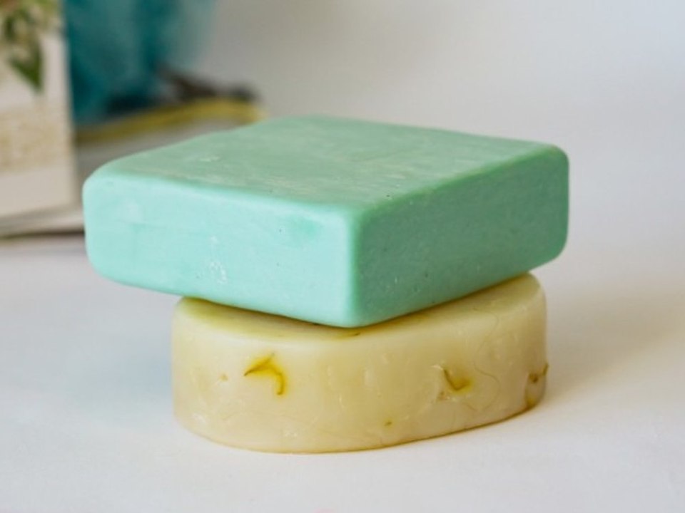 Feste Gesichtsreiniger im Test: Ein Produkt enthält gefährliche Stoffe