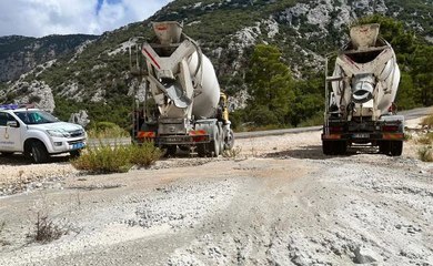 BETON MİKSERİYLE ÇEVREYİ KİRLETEN 2 ŞOFÖR VE ŞİRKETE CEZA
