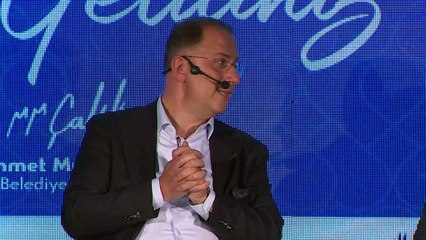 Güvercinler barış ve sevgi için uçtu