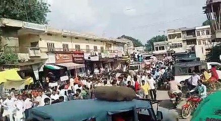 आरक्षण की मांग को लेकर सड़कों पर उतरे लोग, रैली निकालकर जताया विरोध