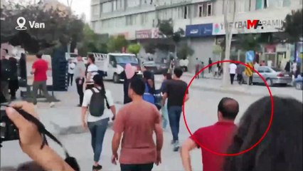 Van’da polislerin, gazetecilere silah çekip ölümle tehdit ettiği iddia edildi