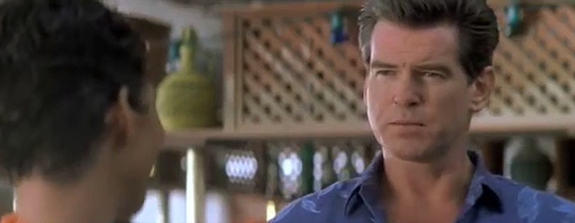 Meurs un autre jour Bande-annonce (EN)