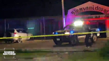 Una camioneta se estrelló contra la fachada del tianguis del Sol tenía impactos de bala
