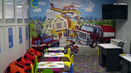 Ukraine : rentrée scolaire malgré la guerre après six mois d'interruption