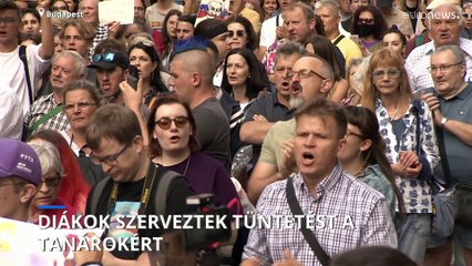 Több ezer diák tüntetett a tanárokért Budapesten